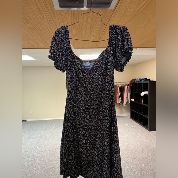 Short summer off the shoulder dress - Picture 1 of 2